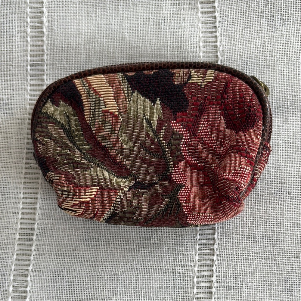 Bueno Tapestry Coin Purse with Vintage Floral Design